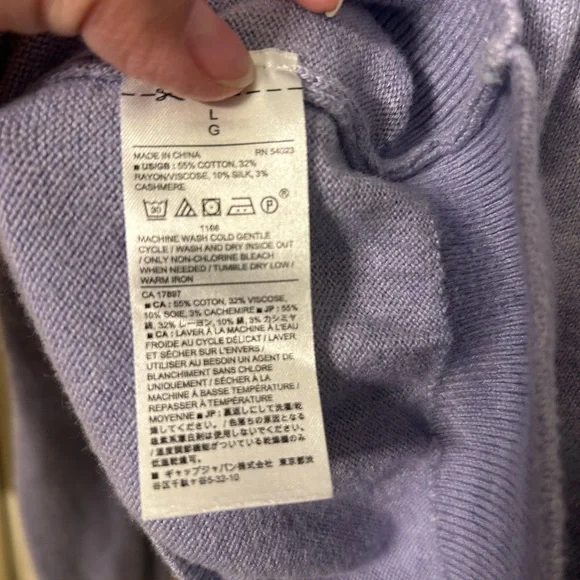Banana Republic Premium Yarn Sweater in purple (size large) - Picture 5 of 5